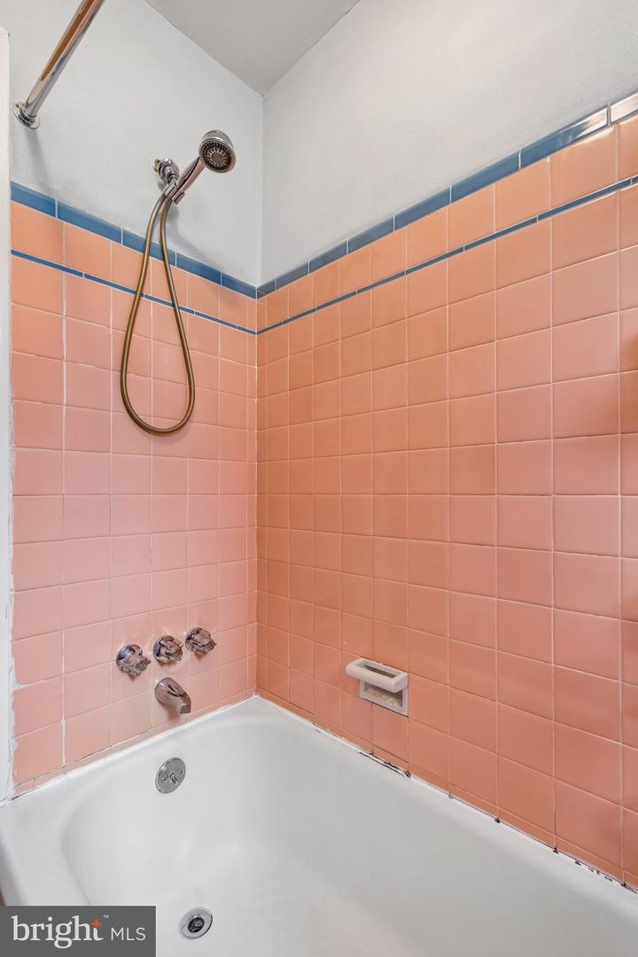 2559 E Ann St Property Photo 23