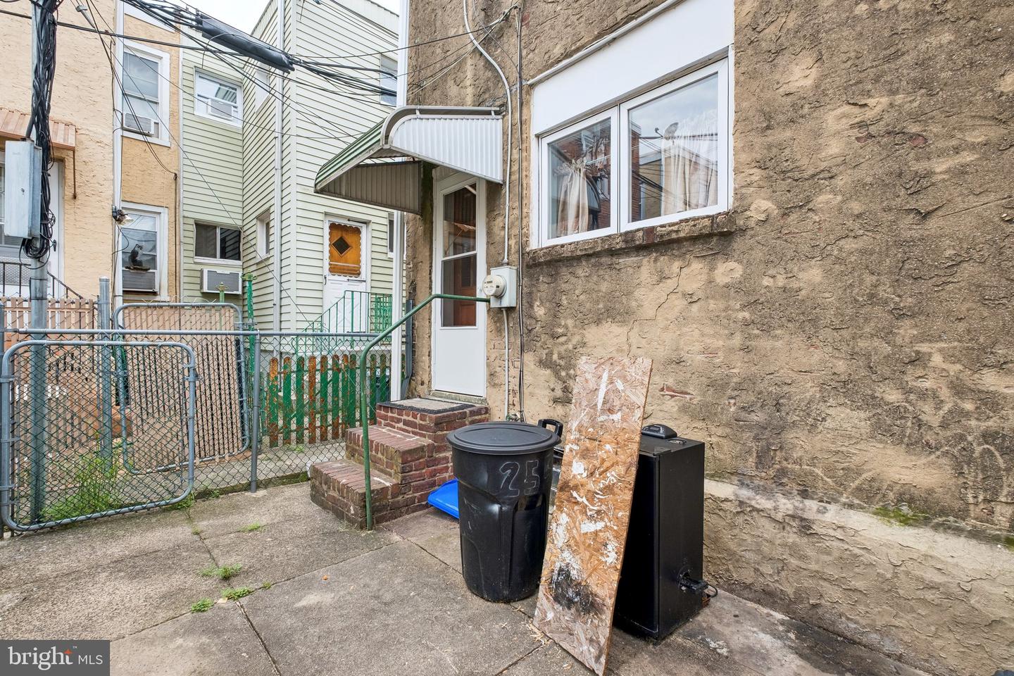2559 E Ann St Property Photo 31