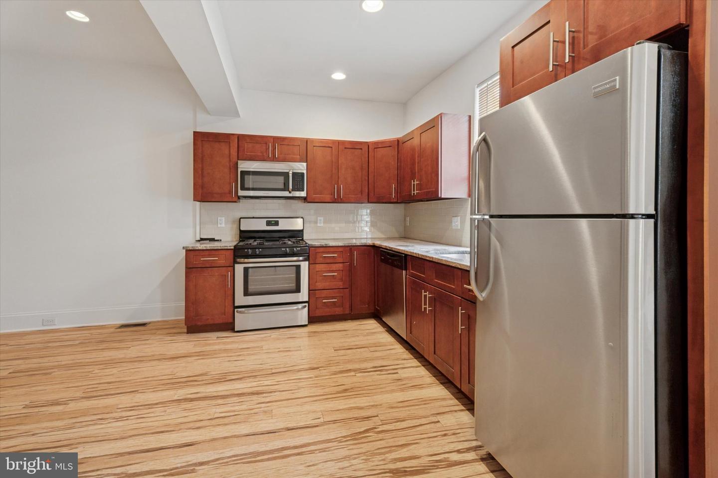 448 Roxborough Ave #1 Property Photo 4
