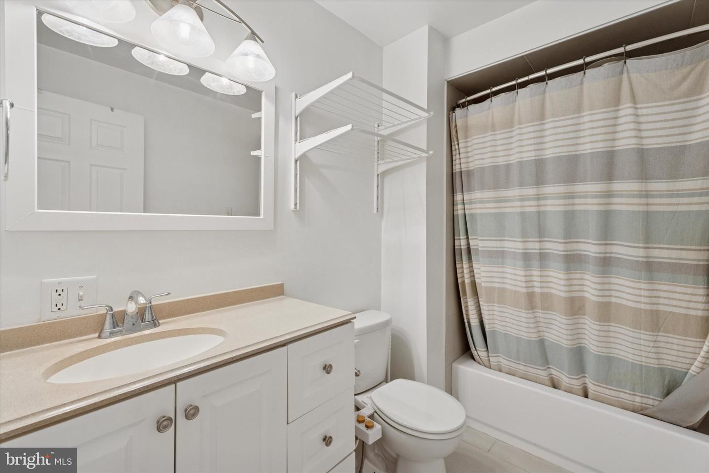448 Roxborough Ave #1 Property Photo 13