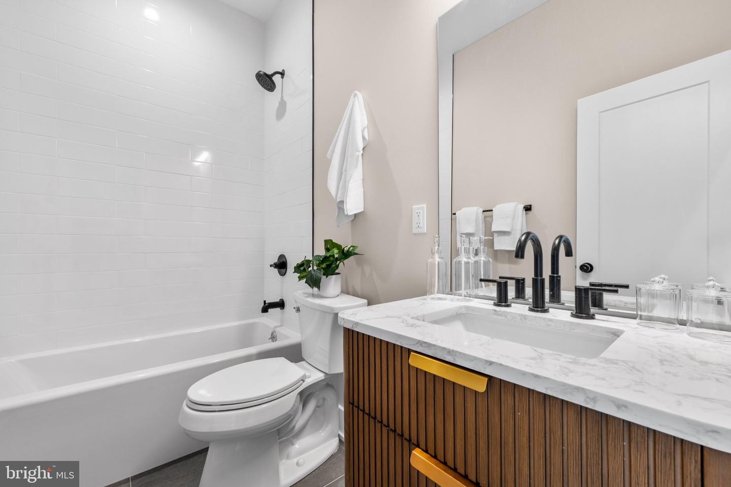 905 Emily Property Photo 24