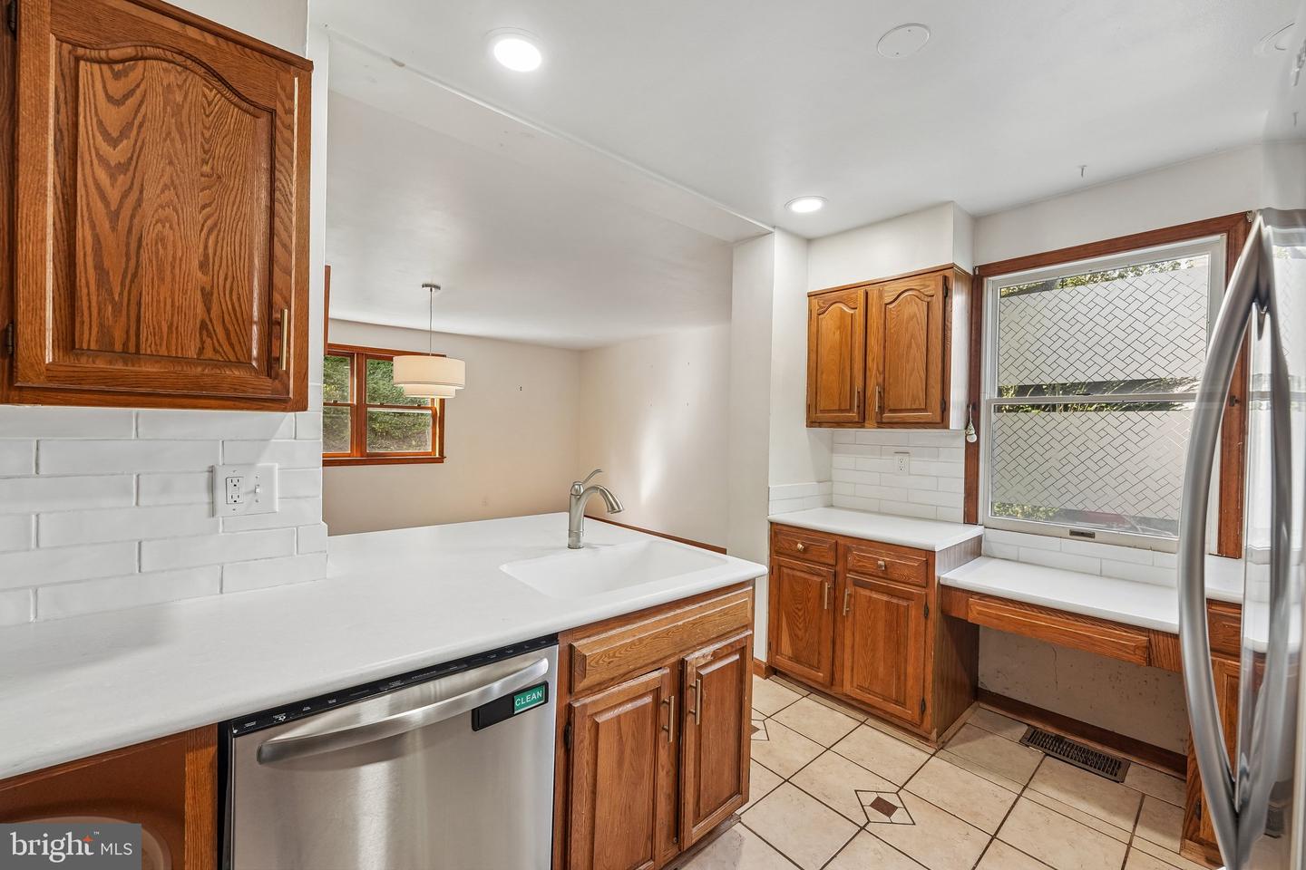 915 Lomond Ln Property Photo 8