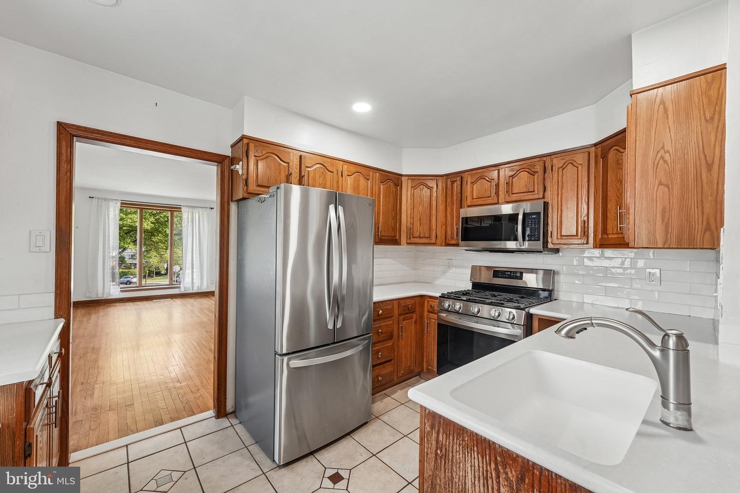 915 Lomond Ln Property Photo 9