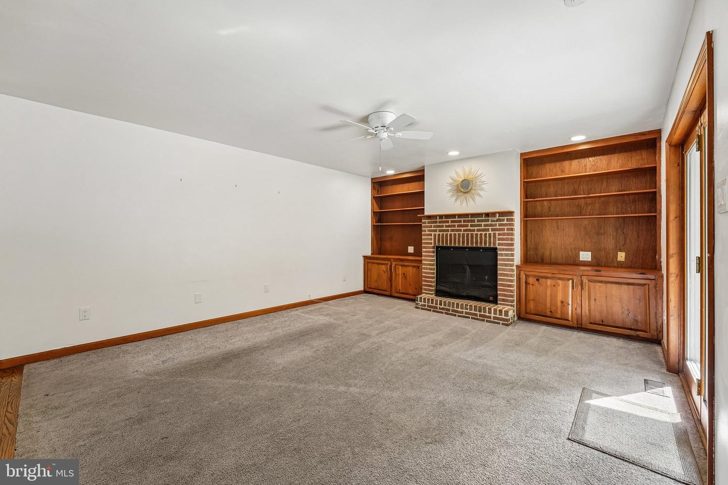 915 Lomond Ln Property Photo 14