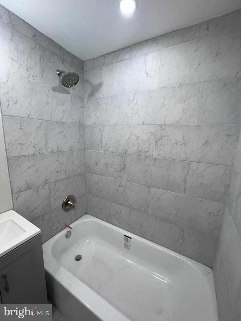 223 E Cambria St Property Photo 7