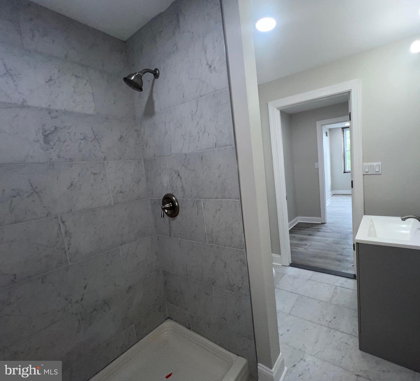 223 E Cambria St Property Photo 20