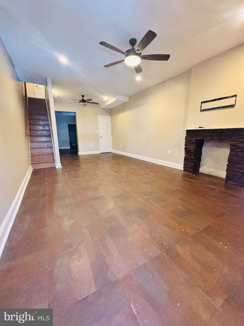 2221 Fairhill St Property Photo 2