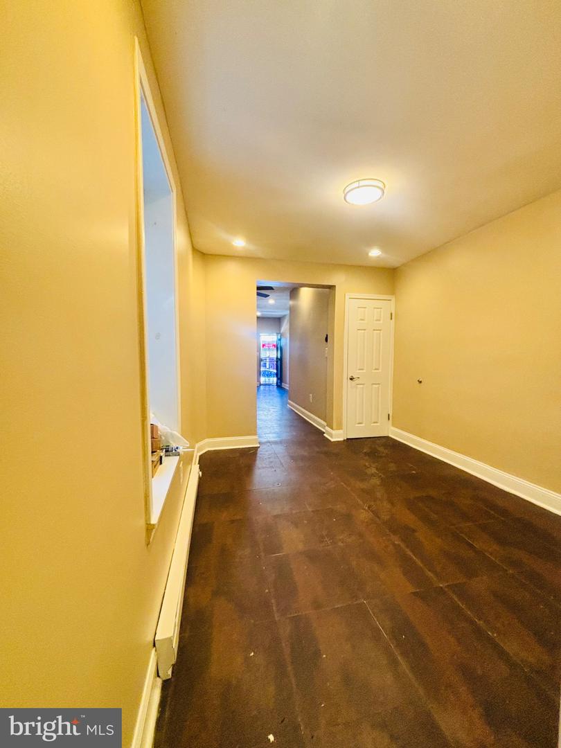 2221 Fairhill St Property Photo 3