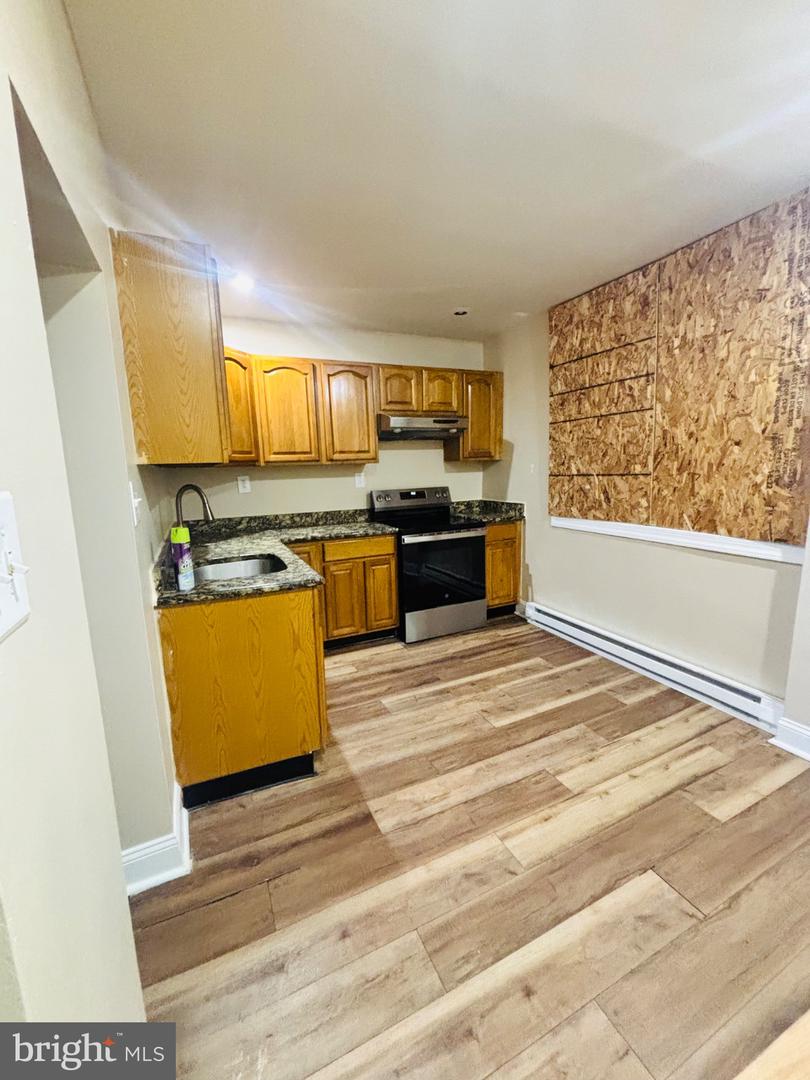 2221 Fairhill St Property Photo 4