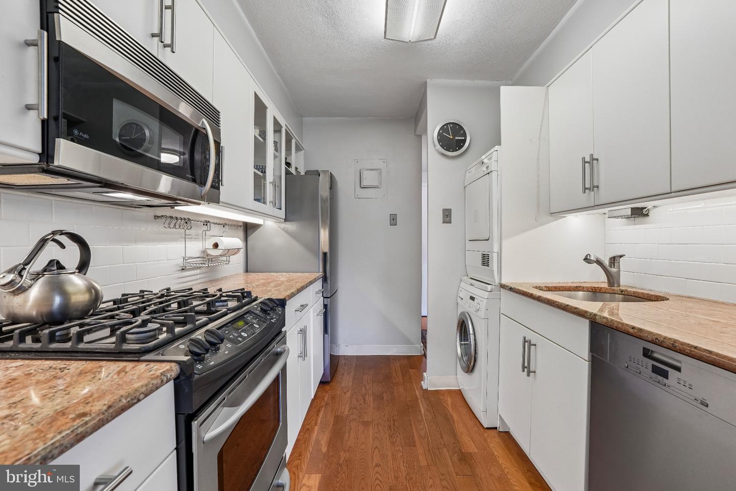 604 S Washington Sq #416 Property Photo 12