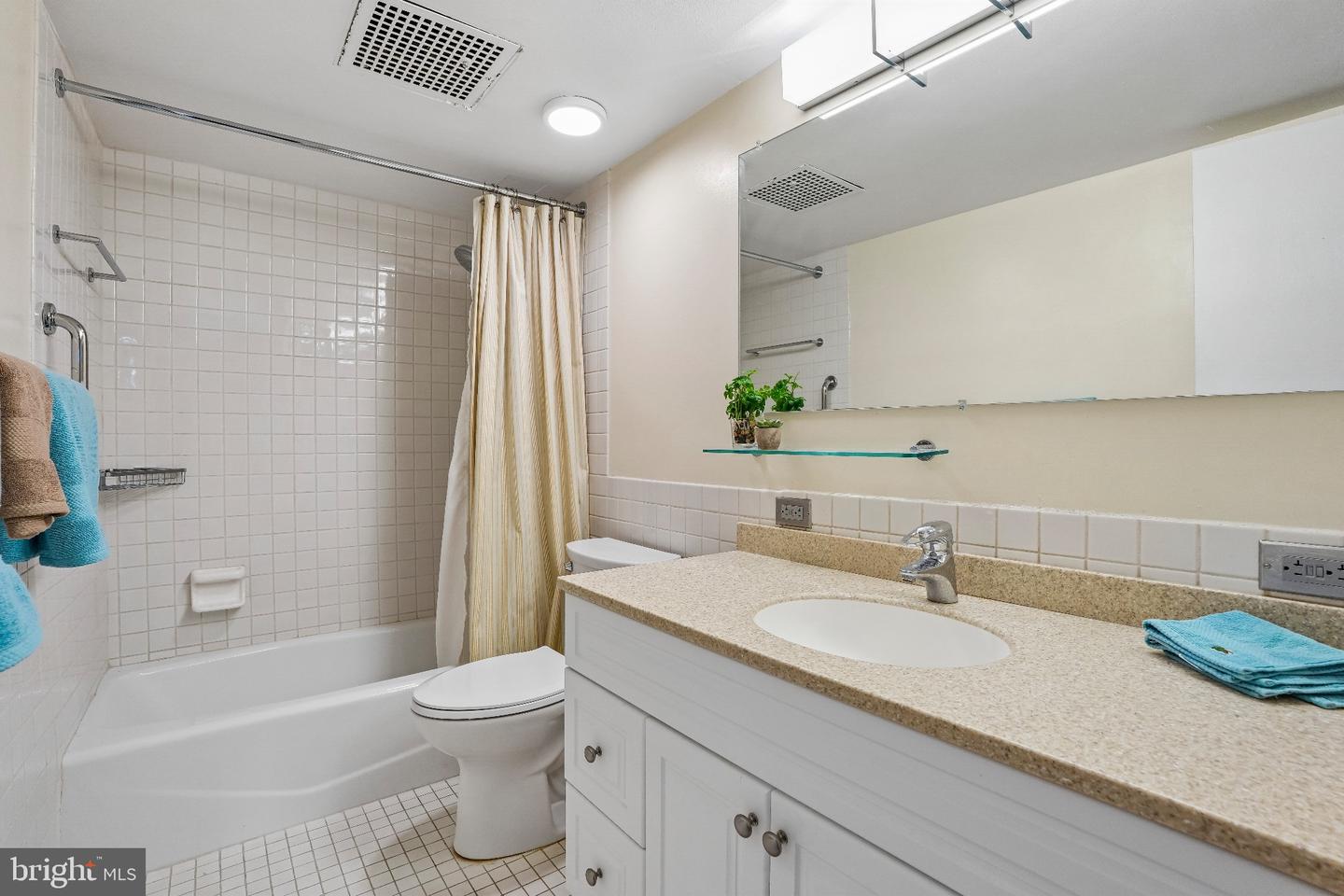 604 S Washington Sq #416 Property Photo 16