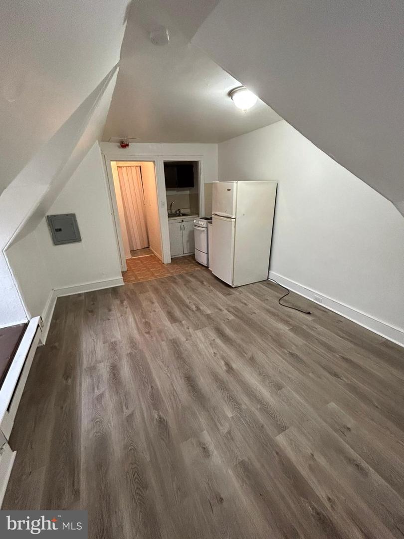 4637 Leiper St #5 Property Photo 4