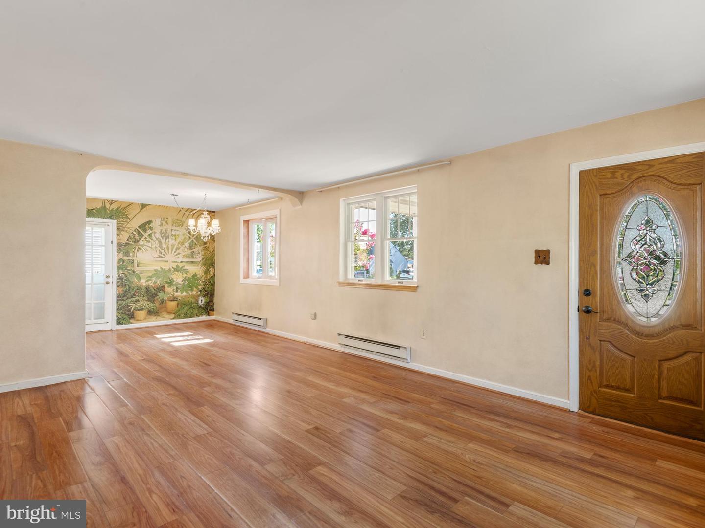 9818 Woodfern Rd Property Photo 6