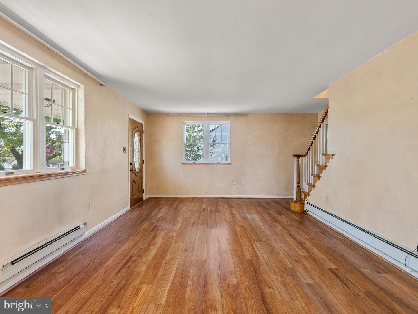 9818 Woodfern Rd Property Photo 7