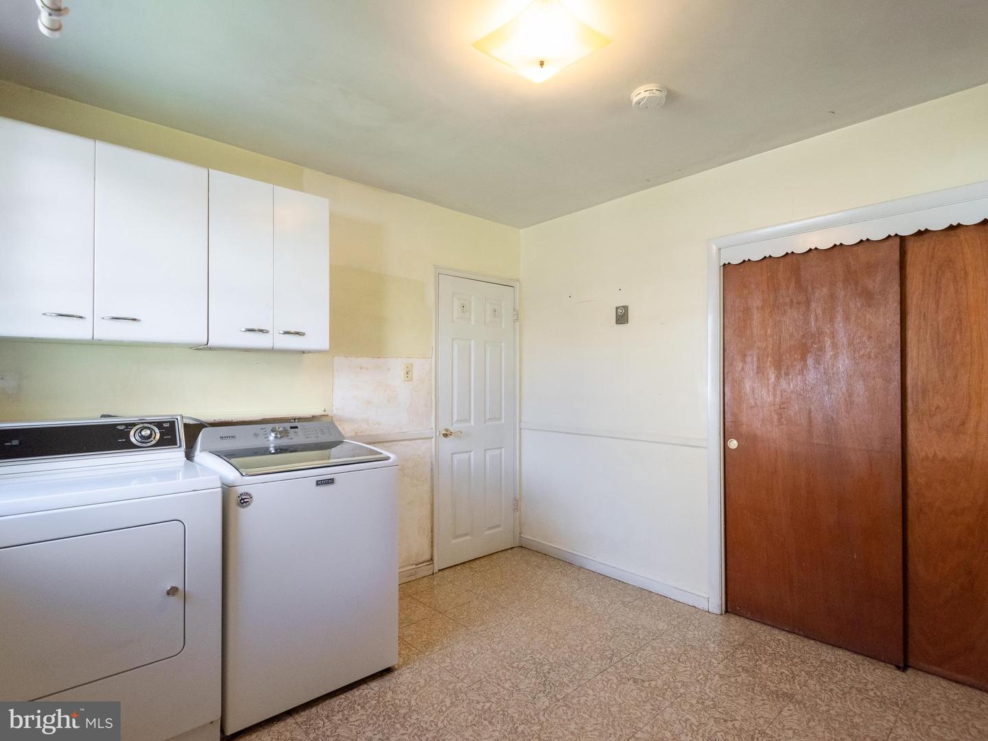9818 Woodfern Rd Property Photo 16