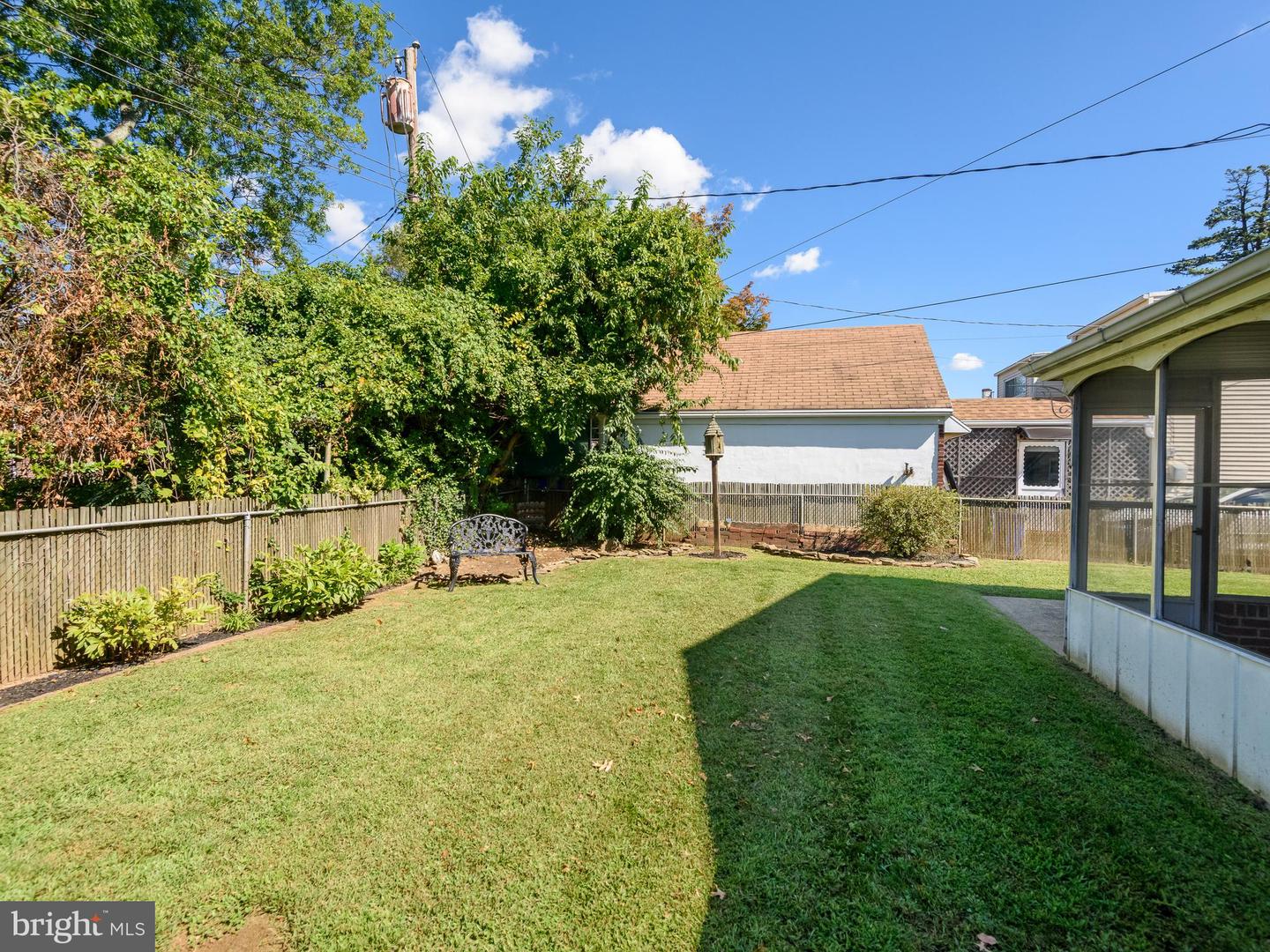 9818 Woodfern Rd Property Photo 32