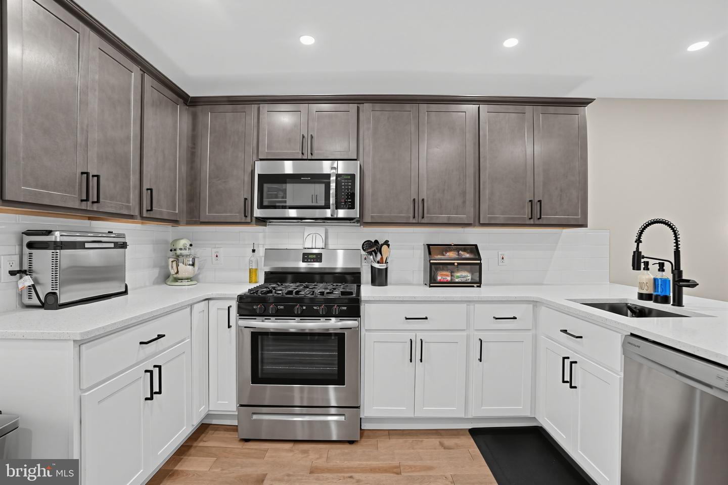 605 Dudley St Property Photo 11