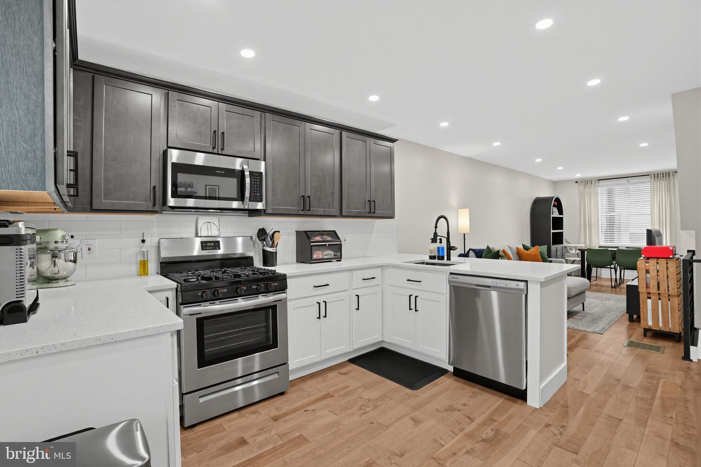 605 Dudley St Property Photo 12