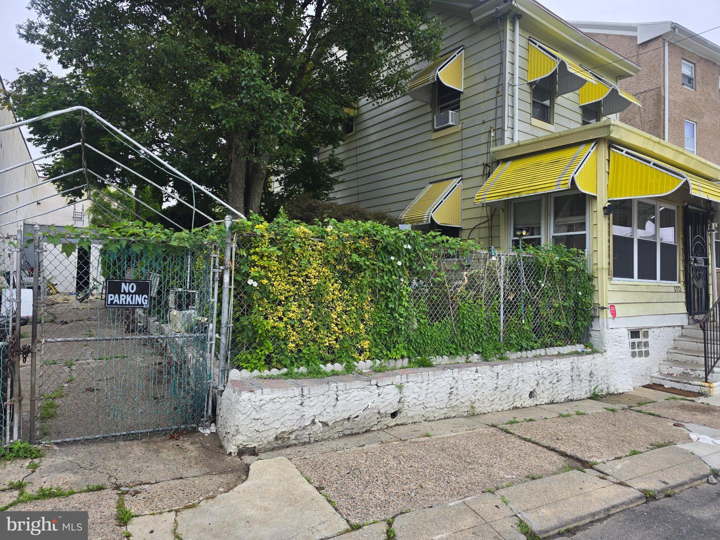 6113 N Lambert St Property Photo 4