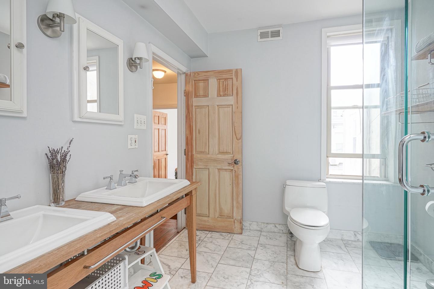 2322 Fitzwater St Property Photo 23