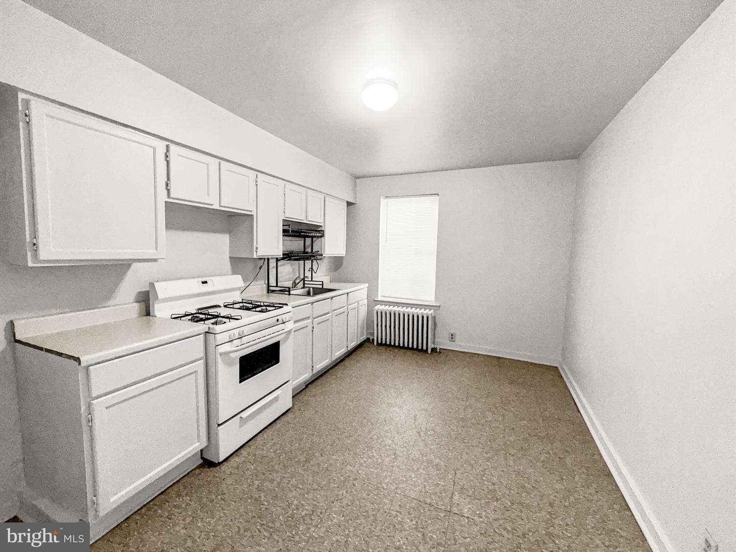 352 N Gross St #2 Property Photo 3