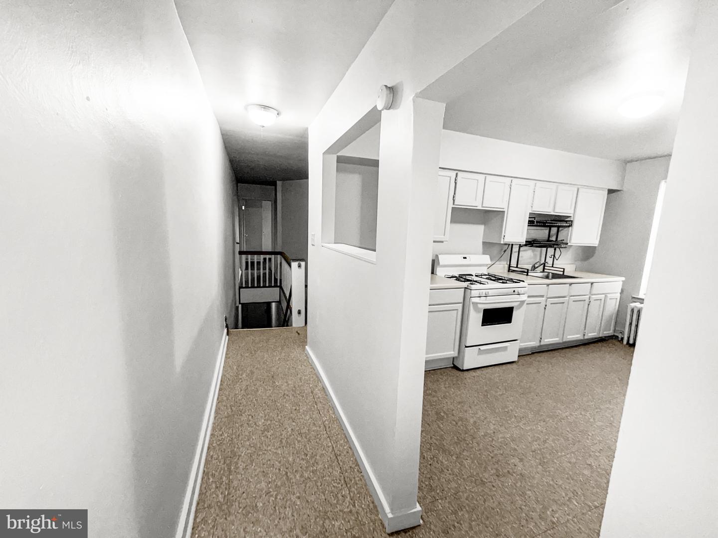 352 N Gross St #2 Property Photo 4