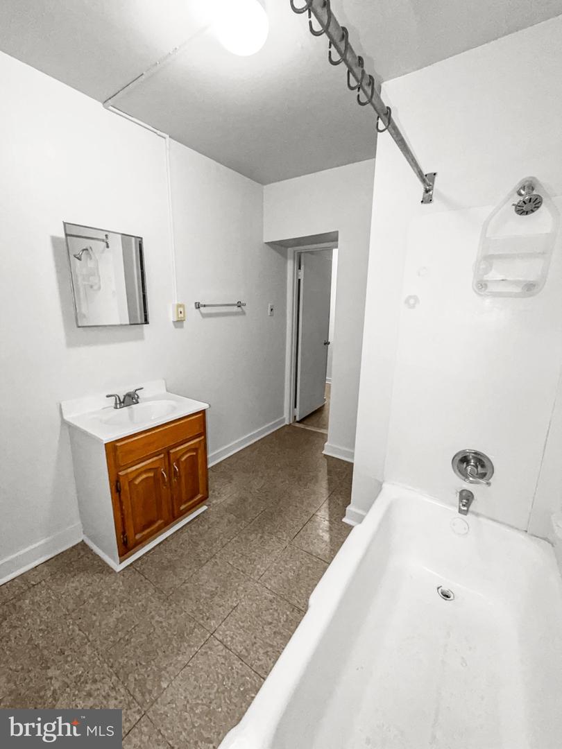 352 N Gross St #2 Property Photo 8
