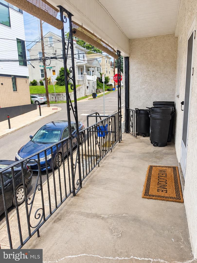 325 Delmar St Property Photo 4