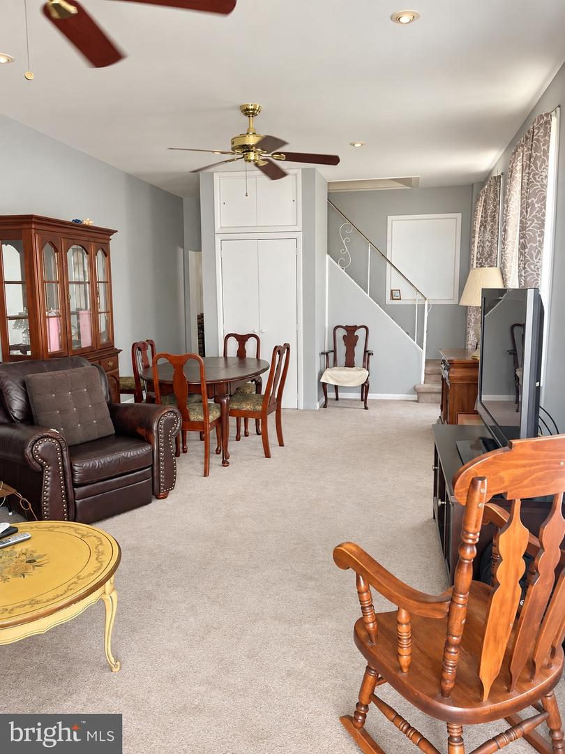 325 Delmar St Property Photo 5