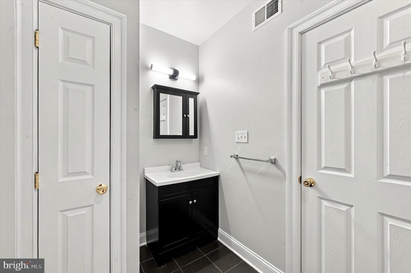 2631 Ellsworth St Property Photo 16
