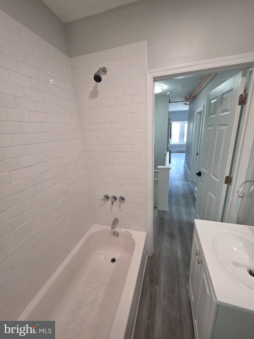 5028 N 13th St #3 Property Photo 8