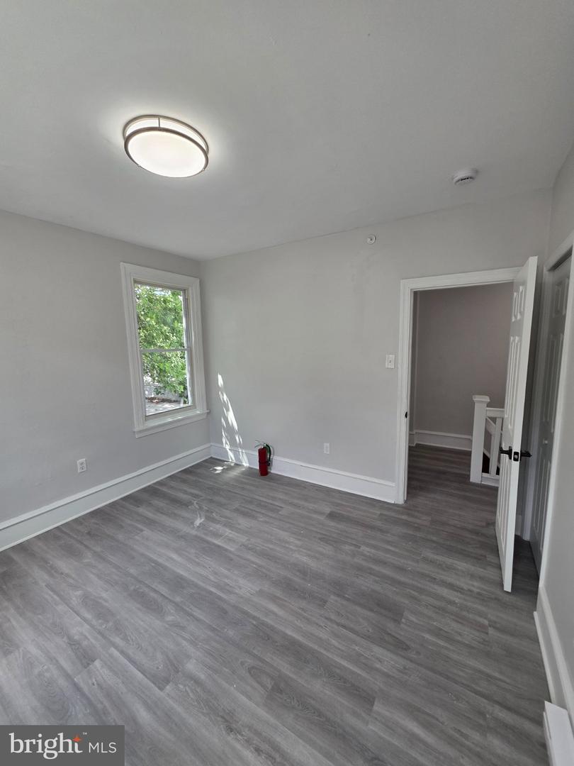 5028 N 13th St #3 Property Photo 13
