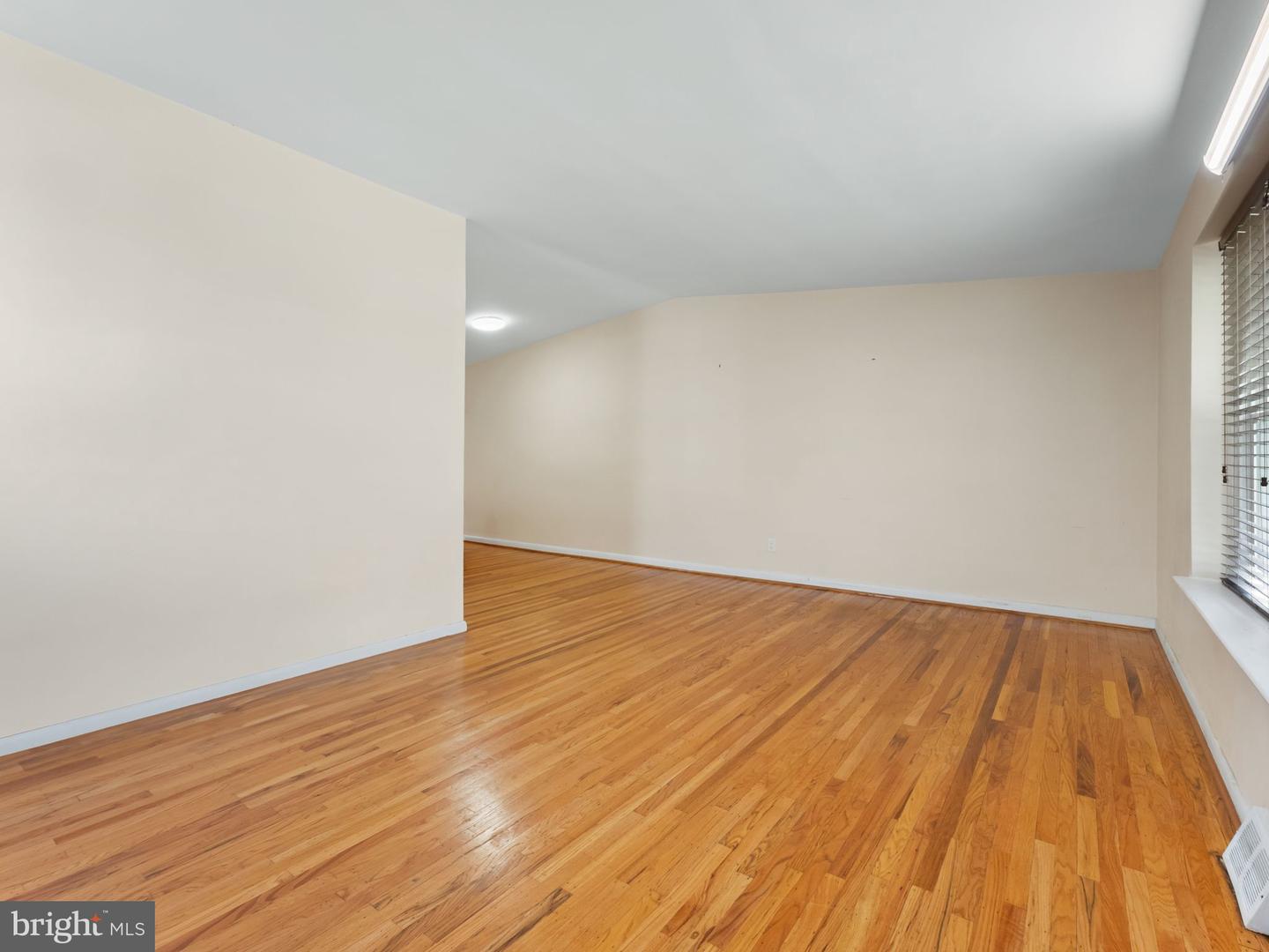 7747 Richard St Property Photo 4