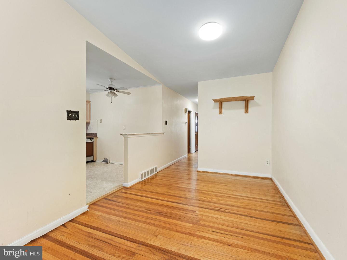 7747 Richard St Property Photo 6