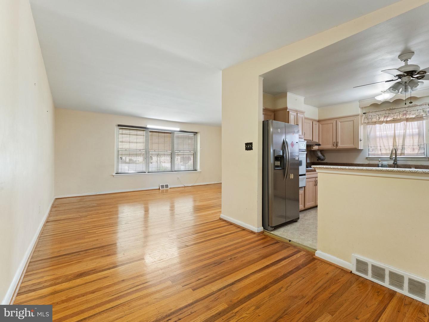 7747 Richard St Property Photo 7