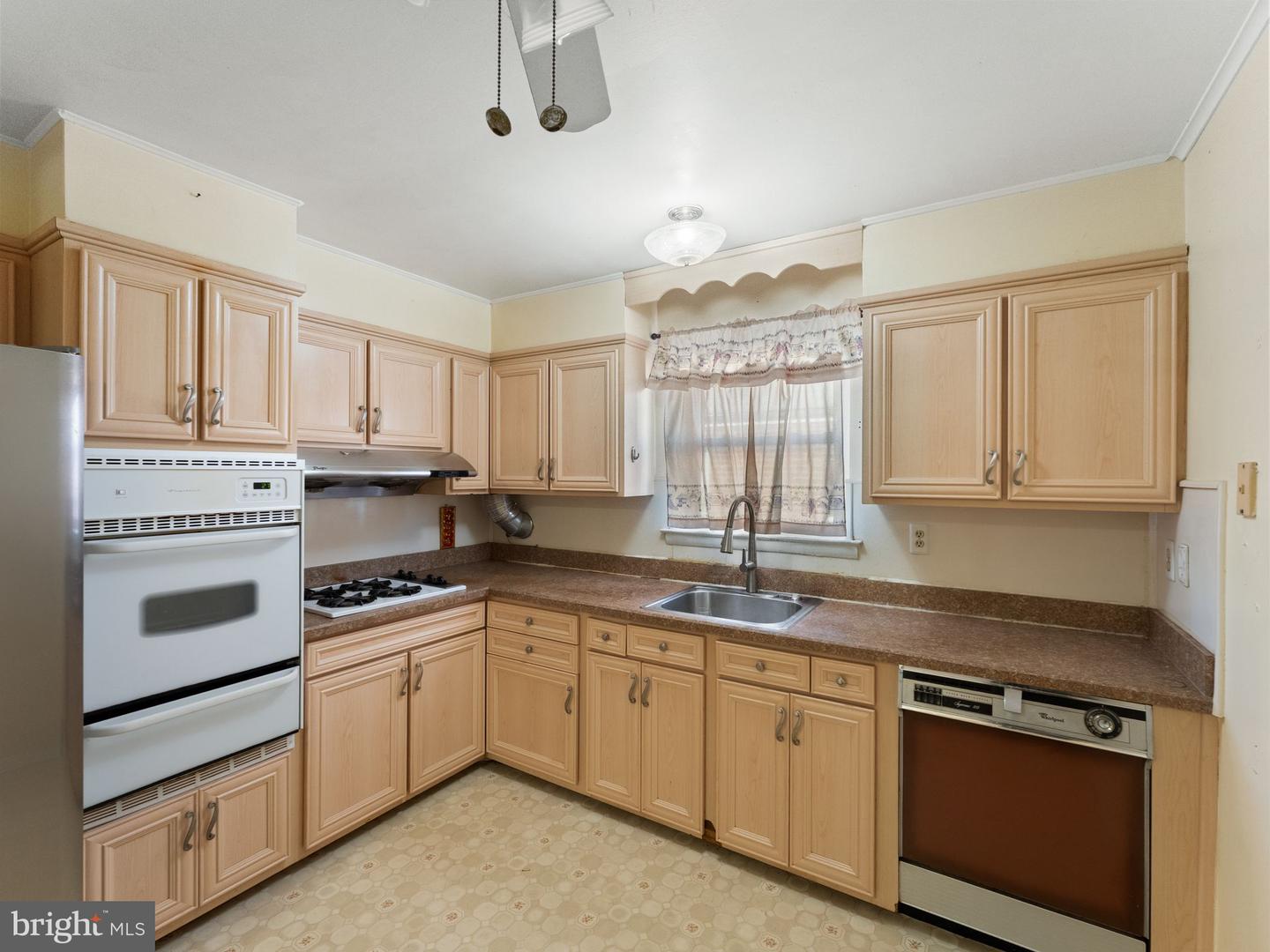 7747 Richard St Property Photo 9