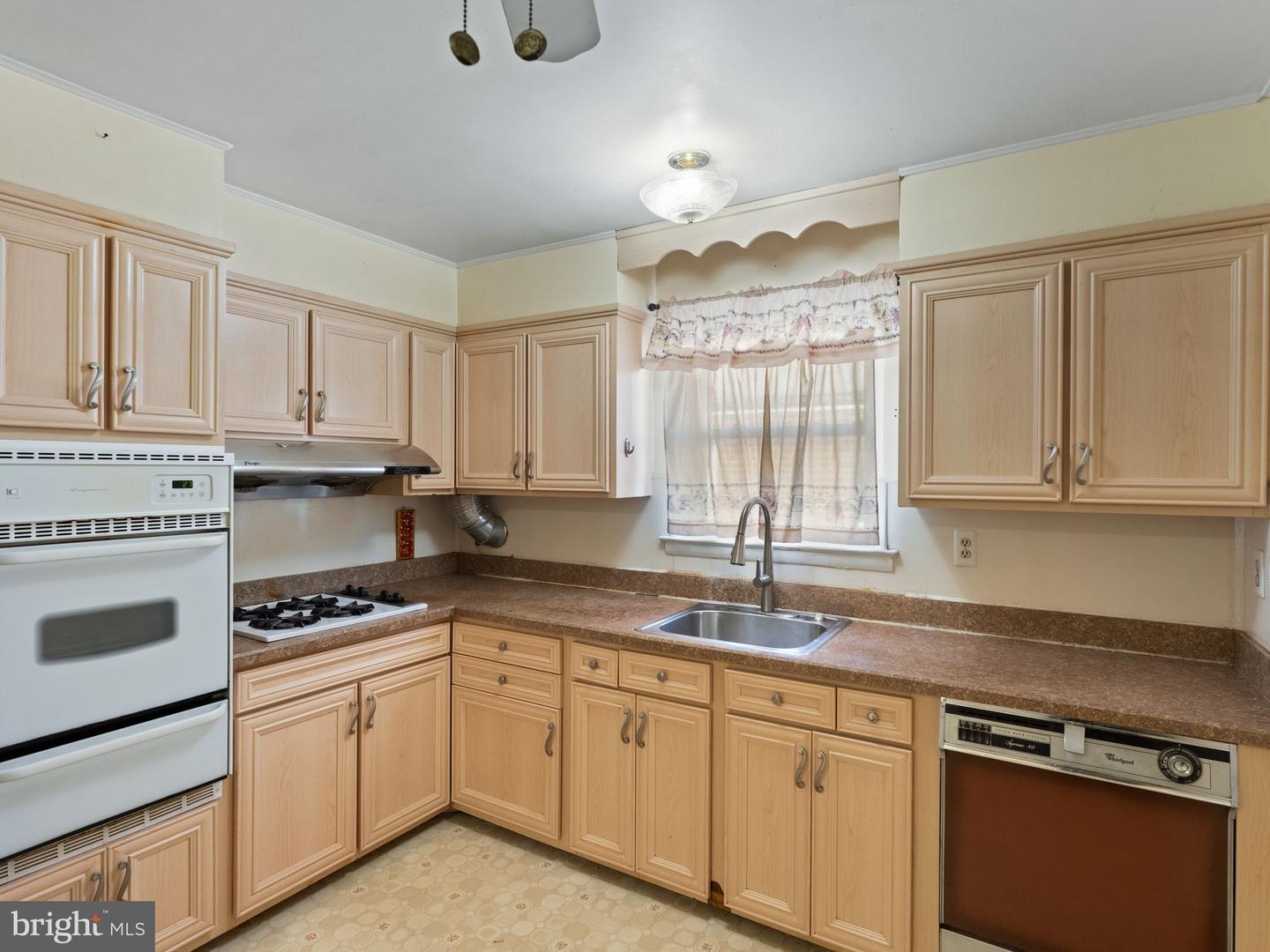 7747 Richard St Property Photo 10