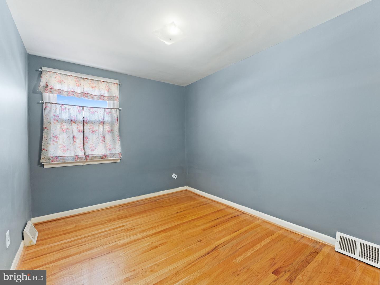 7747 Richard St Property Photo 16