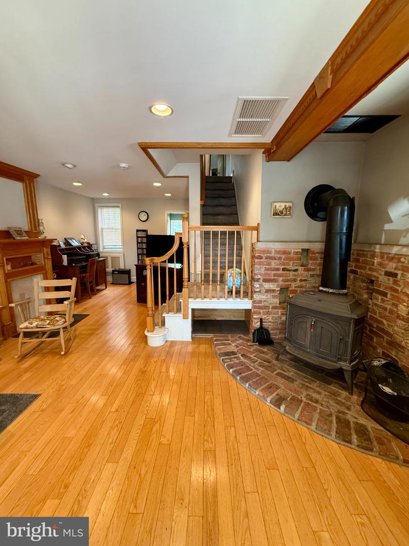 7216 Oakley St Property Photo 7