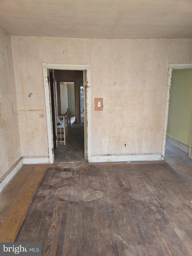 113 W Wishart St Property Photo 6
