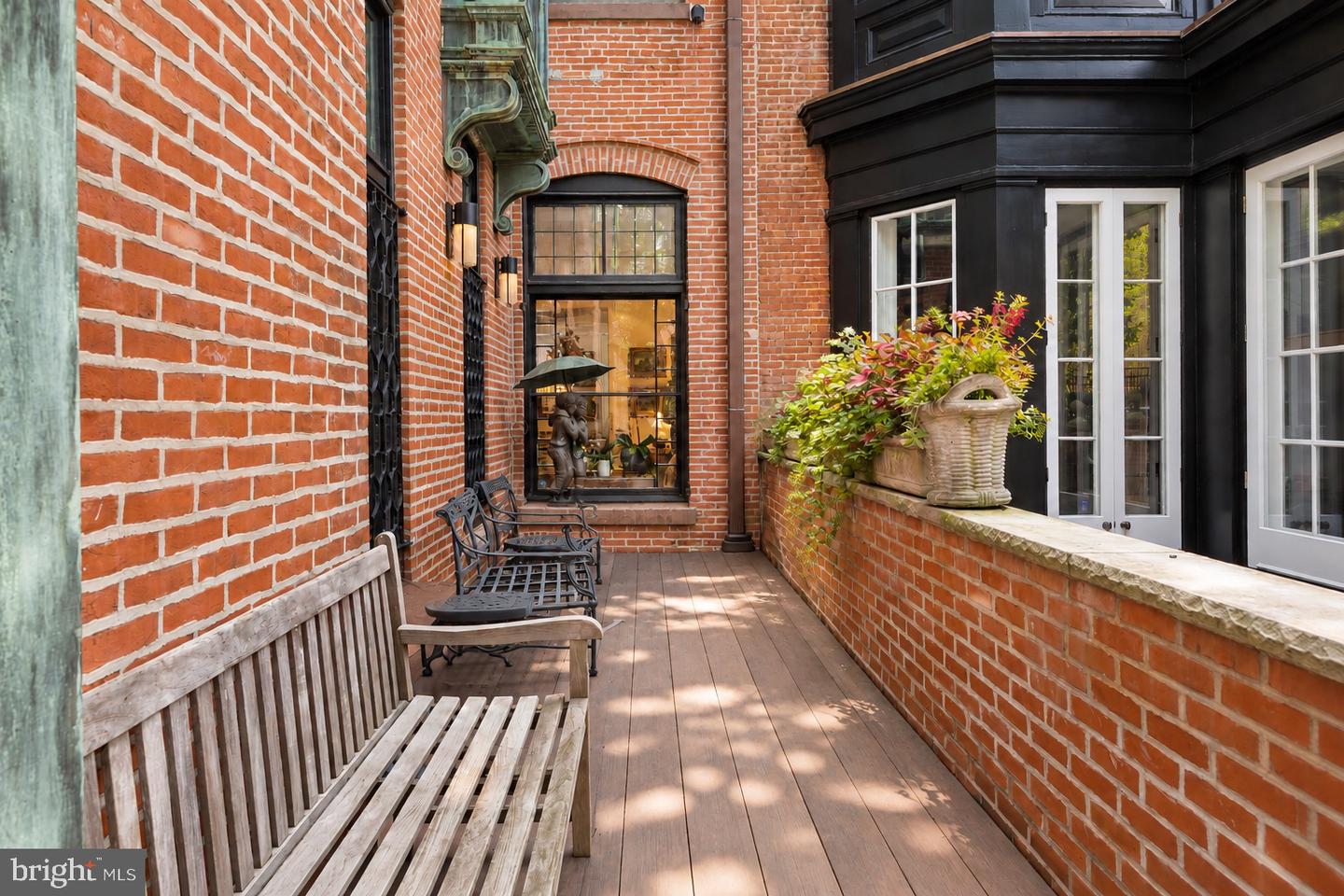 2015 Delancey Pl Property Photo 18