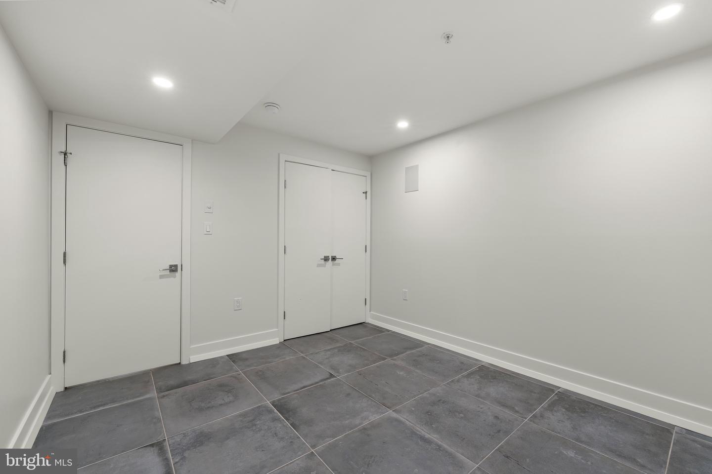 2308 E Dakota St Property Photo 26