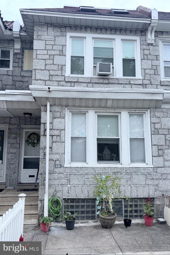 4318 Cottman Ave Property Photo 1