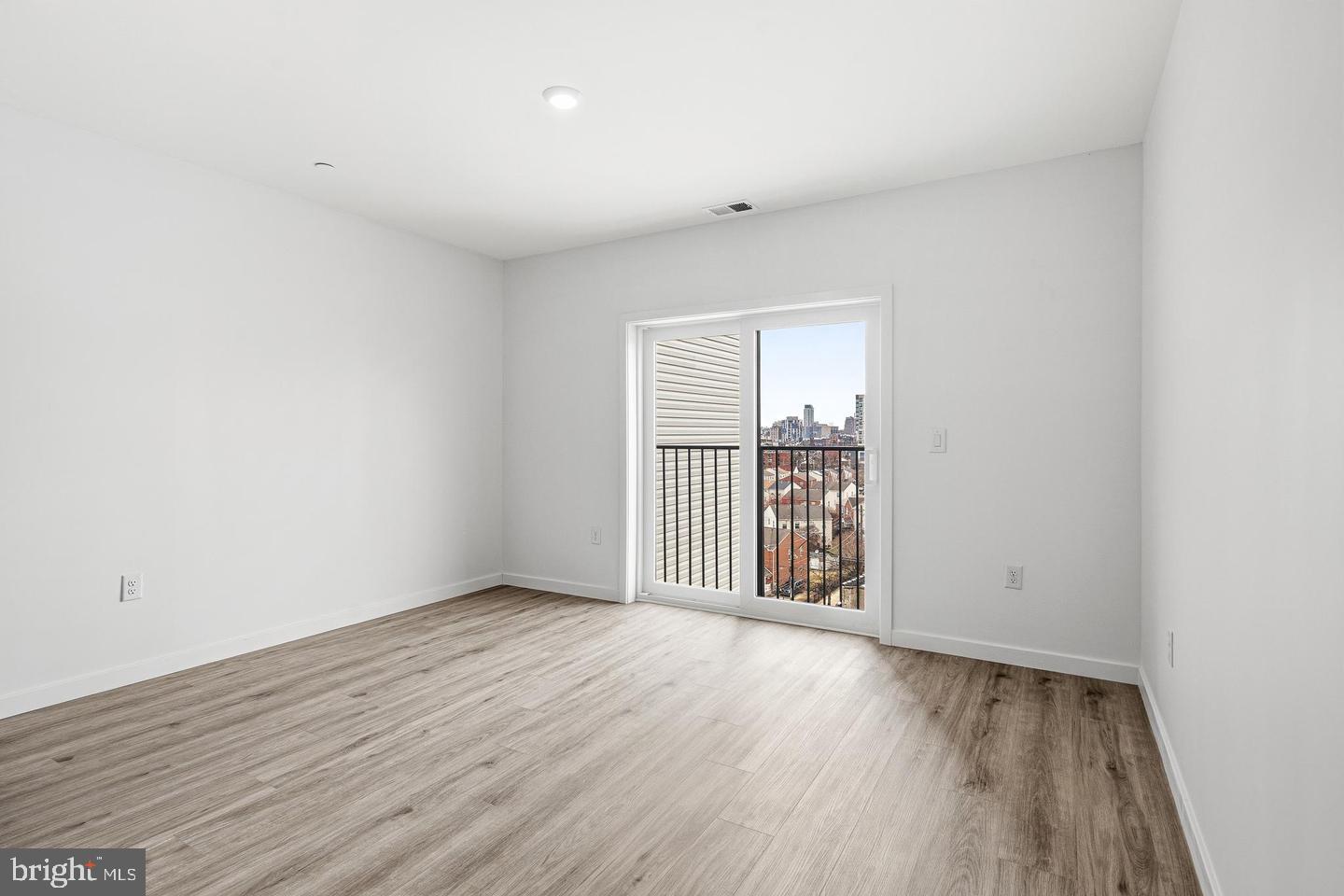 915-17 N Broad St #512 Property Photo 10