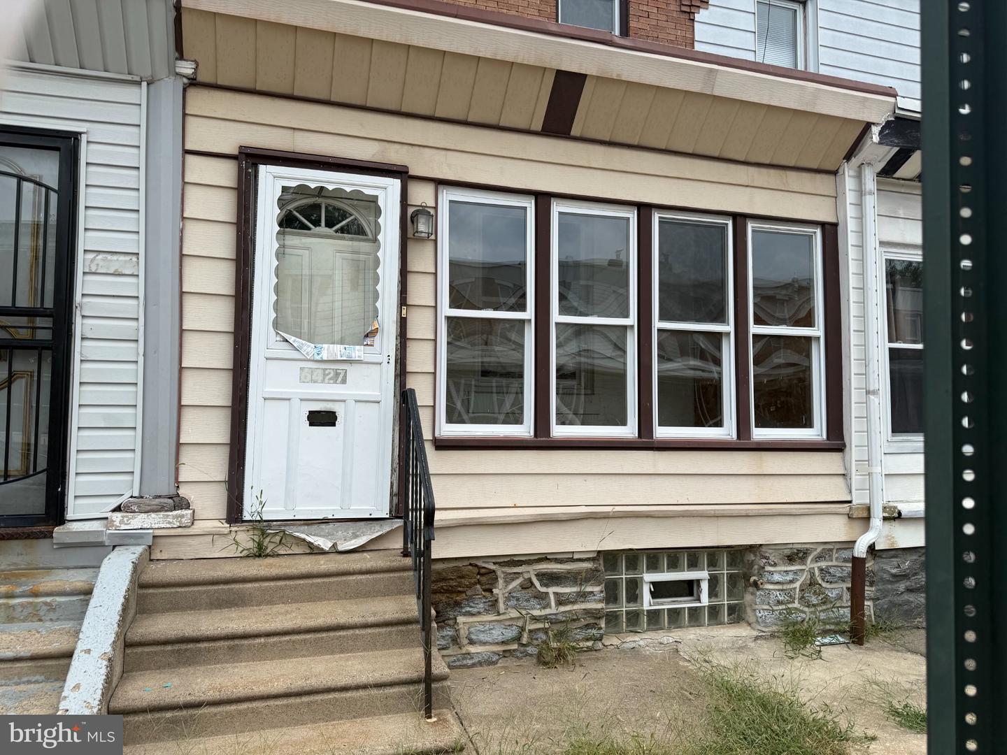 6427 N LAMBERT ST Property Photo 1