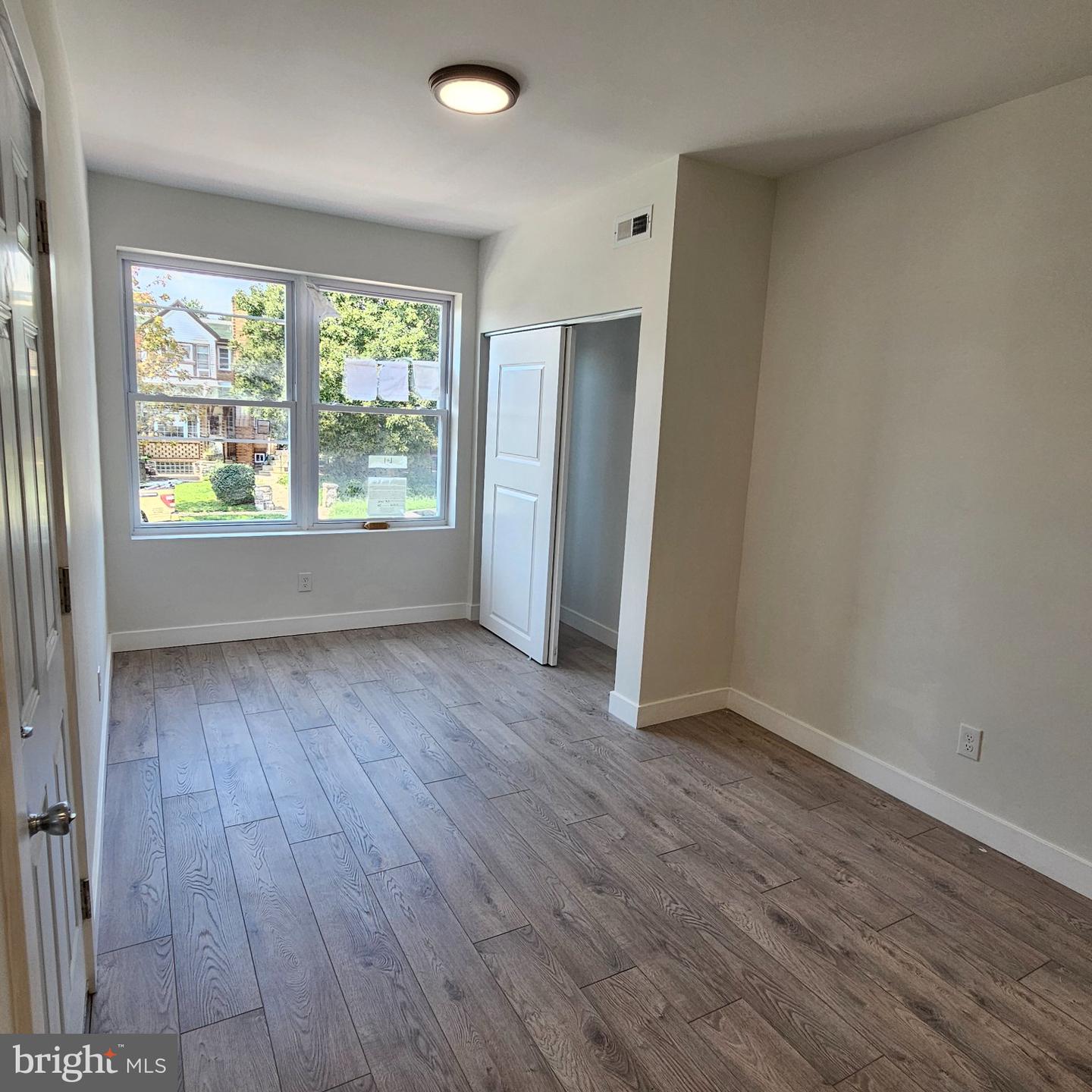 5755 N 17th St Property Photo 16