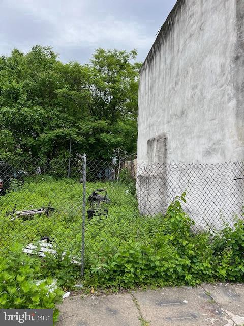 2227 N LAWRENCE ST Property Photo 1