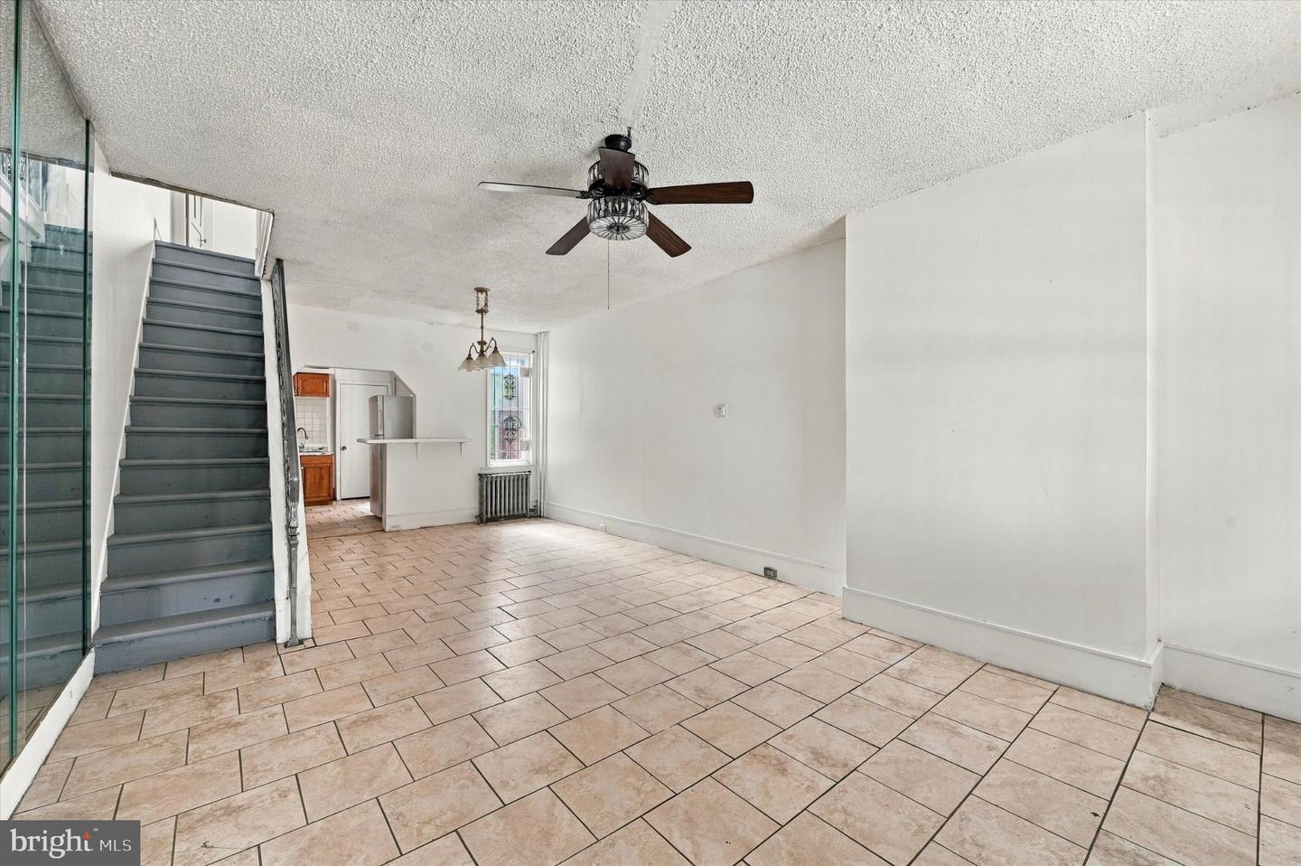 556 N Paxon St Property Photo 4