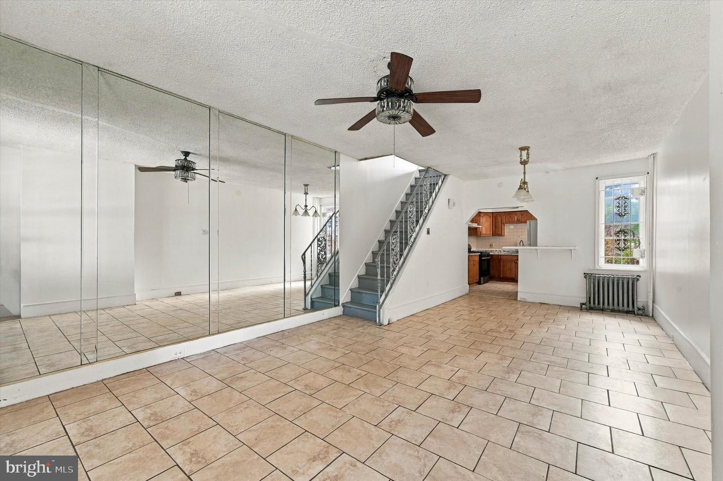 556 N Paxon St Property Photo 5