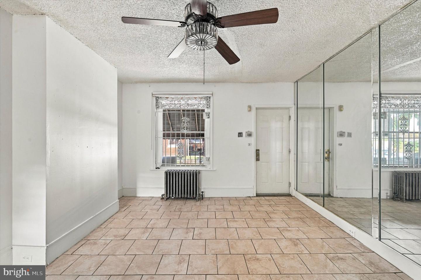 556 N Paxon St Property Photo 8